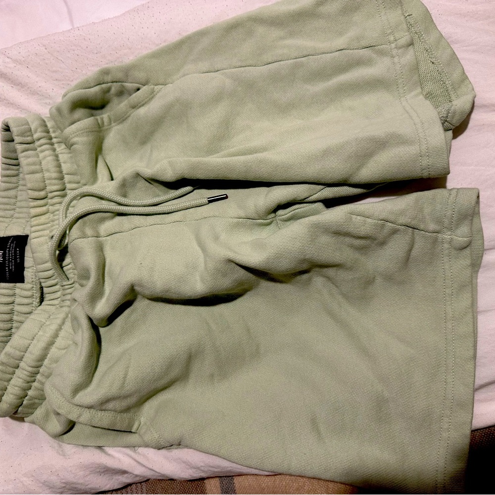 H&M Men's Hybrid Shorts in Light Green